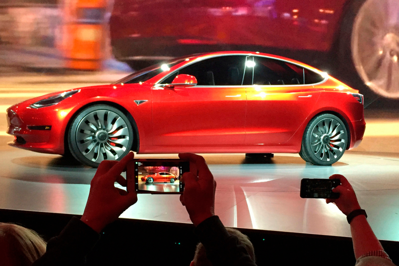 Illustration for article titled Tesla Employees Call 'Bullshit' On Online Sales Claims Amid Retail Closure Chaos